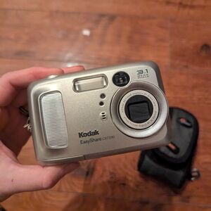 Kodak EasyShare CX7330 Silver Digital Camera